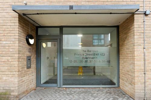 Brighton Getaway - Modern Apartment with Balcony photo 34