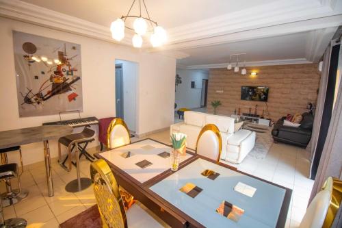 a2g apartments tesisinde bir oturma alanı