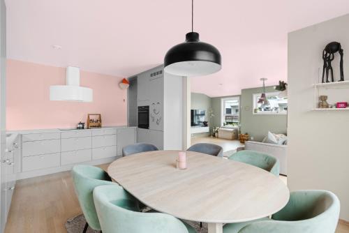 Kuchyň nebo kuchyňský kout v ubytování Spacious 4-BR Free Parking Tønsberg