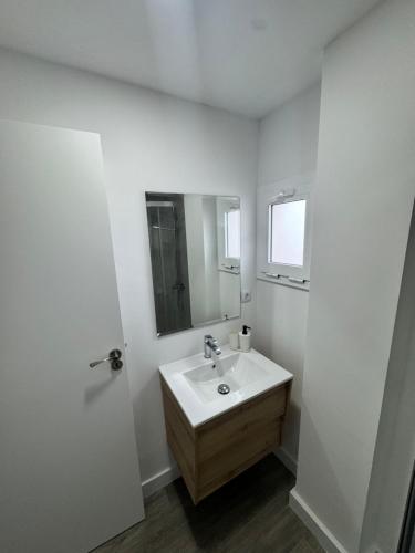 Ένα μπάνιο στο Apartamento junto al mar El Galeón