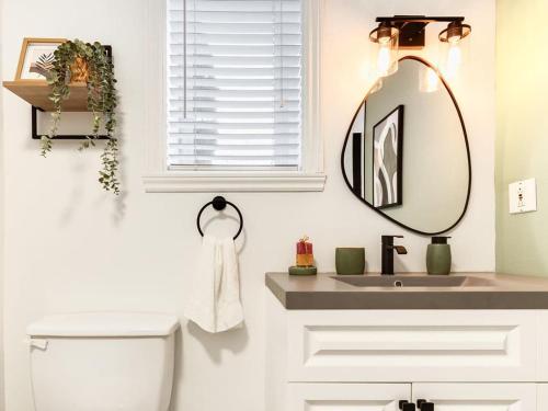 a bathroom with a sink and a mirror at LE COZY - Mont Sainte-Anne in Beaupré