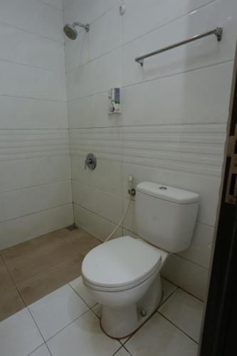 a bathroom with a white toilet in a room at King Stone Hotel By ARBA in Kranggan-wetan Satu