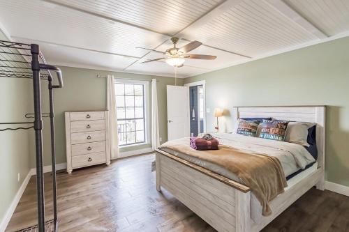 a bedroom with a bed and a ceiling fan at All Seasons Resort with Lake Access in Georgetown
