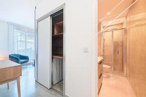 Ένα μπάνιο στο Beach Studio on Cagnes sea front