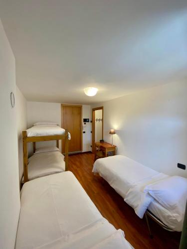 Ένα ή περισσότερα κρεβάτια σε δωμάτιο στο La Casa Dei Nonni