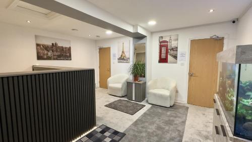 a lobby with two chairs and a waiting room at Travellers Hub in Hounslow