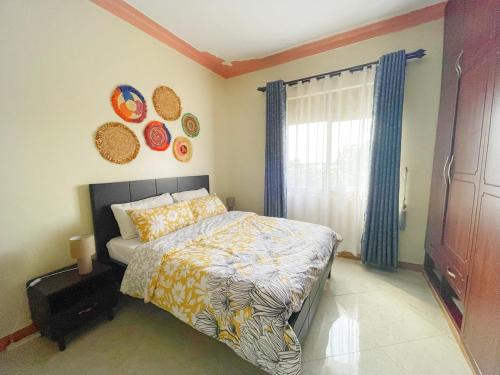 Postel nebo postele na pokoji v ubytování Peaceful Lakeview Home in Entebbe