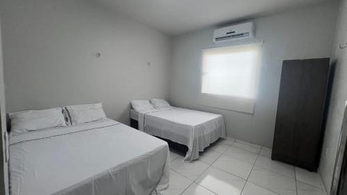 En eller flere senge i et værelse på Darocha Salinas