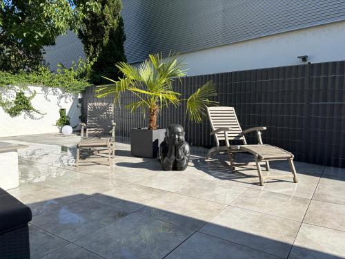 Zdjęcie z galerii obiektu REMA Homes - Jacuzzi Terrasse 55' TV Küche Regendusche w mieście Bad Bellingen