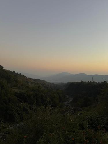 Φωτογραφία από το άλμπουμ του Nadantar Stays σε Chauntrā