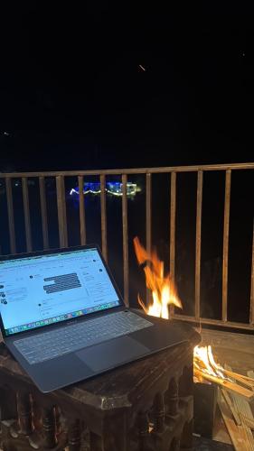 Φωτογραφία από το άλμπουμ του Nadantar Stays σε Chauntrā