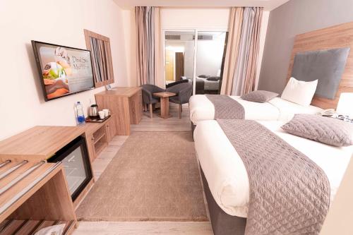 Petra Moon Hotel — Photo of the whole room