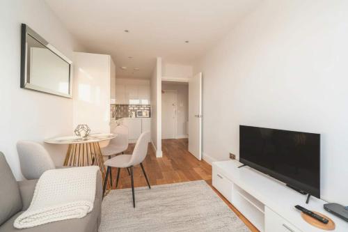 a living room with a large flat screen tv at Fabulous Central Eastleigh 1 Bedroom Apartment in Eastleigh