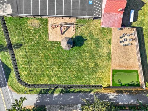 Et luftfoto af Legacy Manor 13 bedrooms Sleeps 26