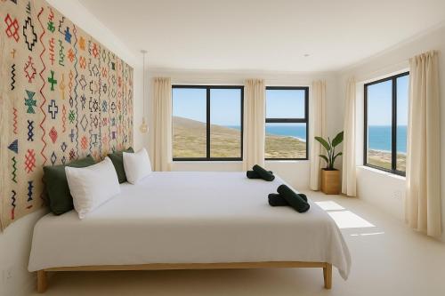 En eller flere senge i et værelse på Wildlife Paradise Beach House