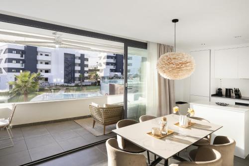 Premium Apartment with Terrace in Higuerón