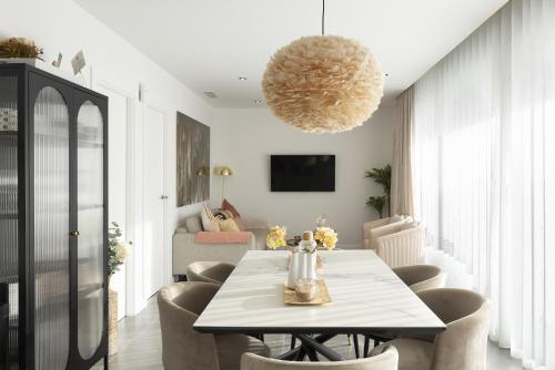 Premium Apartment with Terrace in Higuerón