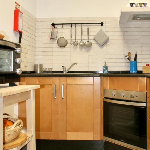 a kitchen with a sink and a stove at Peixe Agulha in Tavira