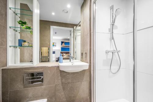 Ένα μπάνιο στο Iconinc Gravity