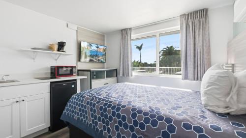 Ένα ή περισσότερα κρεβάτια σε δωμάτιο στο Bayside Inn and Marina