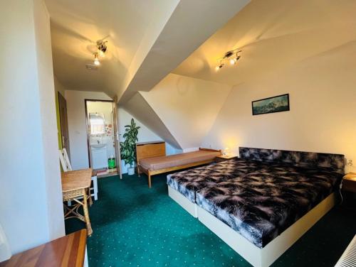 a bedroom with a bed and a bench in a room at Apart-Bungalovy Gitka in Mlynčeky