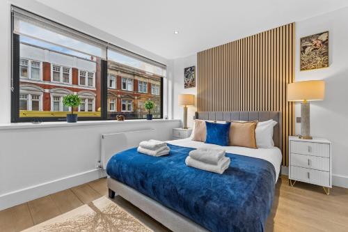 a bedroom with a large bed with towels on it at Luxury Two Bedroom Living - Central London & Westminster in London