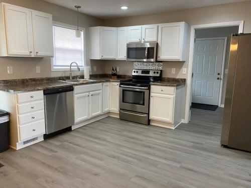 Nhà bếp/bếp nhỏ tại Beautiful Waterfront Ranch