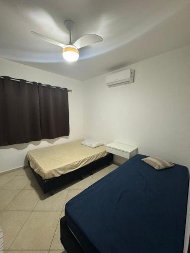 Ένα ή περισσότερα κρεβάτια σε δωμάτιο στο Casa para temporada em Arraial do Cabo