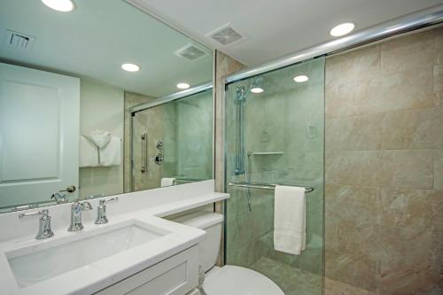 Ένα μπάνιο στο A spacious 2BR ocean view condo on Sanibel Island 3C2