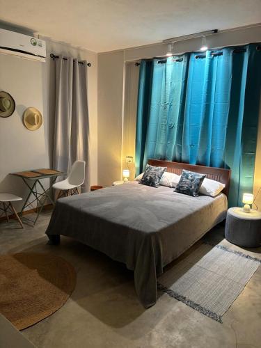 Rúm í herbergi á 5 Spots Studio