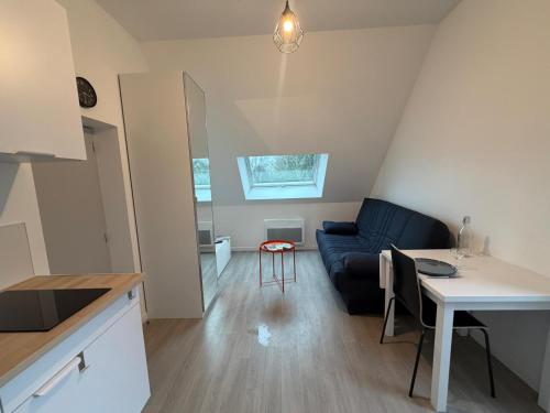 Η κουζίνα ή μικρή κουζίνα στο Petit studio tout confort - proche Angers