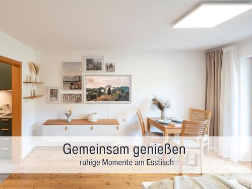 a white living room with a table and chairs at Alpenstudio Sachrang - Terrasse & Bergblick - Ruhe & Natur pur in Aschau im Chiemgau