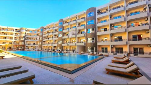 Swimmingpoolen hos eller tæt på Luxury Studio, pool, Private beach & close to Airport