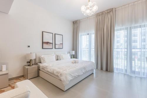 Ένα ή περισσότερα κρεβάτια σε δωμάτιο στο Yas Island Studio Walk to Formula One and Ferrari World