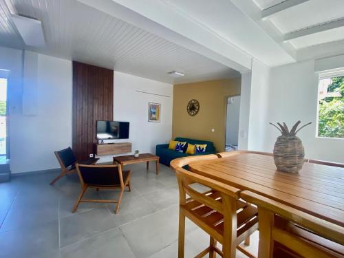 Μια τηλεόραση ή/και κέντρο ψυχαγωγίας στο Logement T2 cosy à Tartane - proche de la plage