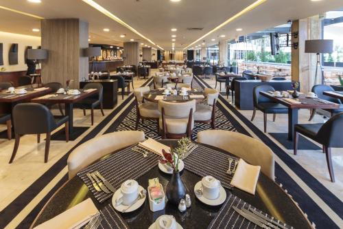 Un restaurant sau alt loc unde se poate mânca la InterContinental Medellin - Movich by IHG