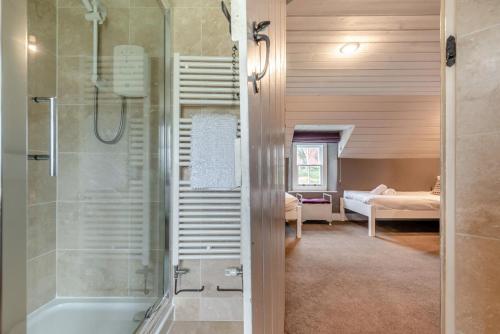 Ένα μπάνιο στο 2 Bed in St. Brides oc-k30489