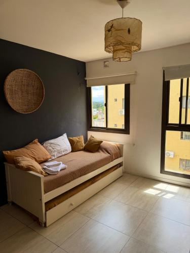 a bed in a room with a window at Departamento en el corazón de Villa Carlos Paz in Villa Carlos Paz