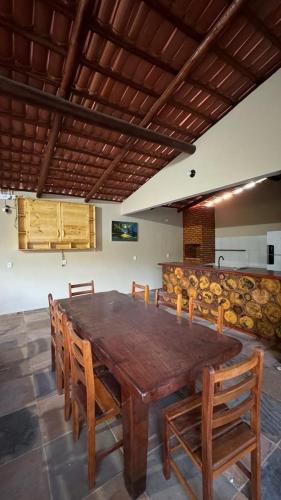 a dining room with a wooden table and chairs at Pousada Imperio dos Bambus in Jijoca de Jericoacoara