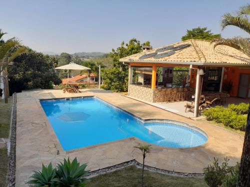 a swimming pool in front of a house at Fernando e Fernanda in Itupeva