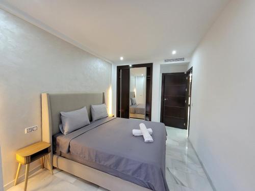 Giường trong phòng chung tại Marina Bay Apartment - Beach & Swimming Pool