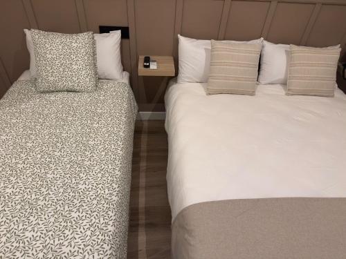 Un pat sau paturi într-o cameră la Be RELAX TORREJON