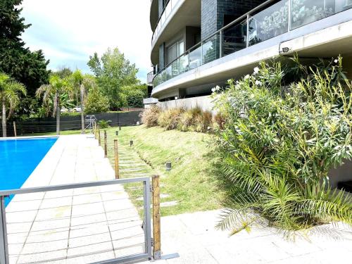 Πισίνα στο ή κοντά στο Depto Alassio 2 ambiente con parilla