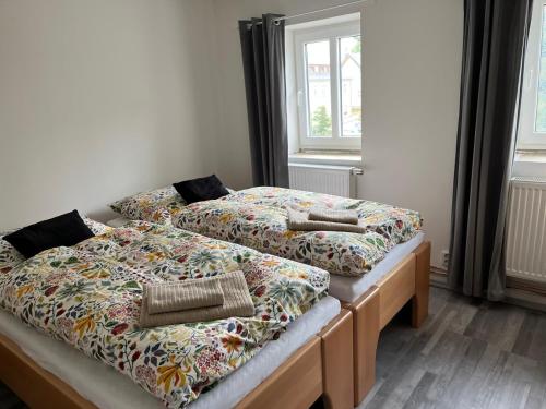 two beds sitting next to each other in a room at Chalupa Domovina in Jiřetín pod Jedlovou