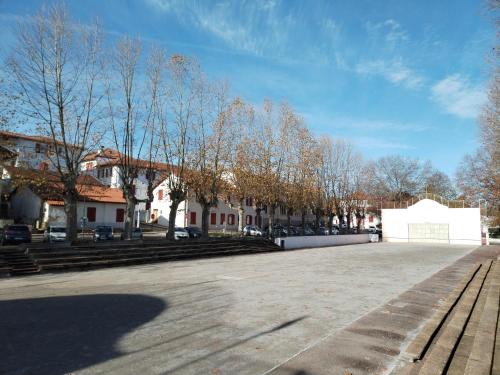 Η γειτονιά γύρω από ή μία γειτονιά κοντά σε αυτό το διαμέρισμα