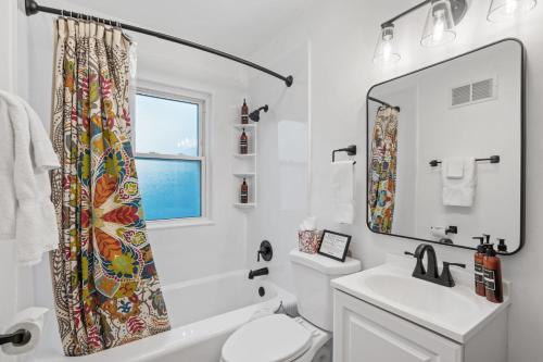 Ένα μπάνιο στο Uptown Muse