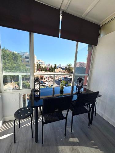 Estudio con piscina y terraza cerca de la playa en Benalmádena