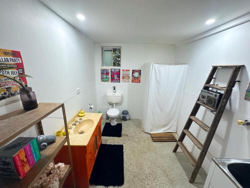 Ένα μπάνιο στο The Disco Studio