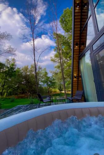 Φωτογραφία από το άλμπουμ του Lake Garden Aframe σε Vardablur