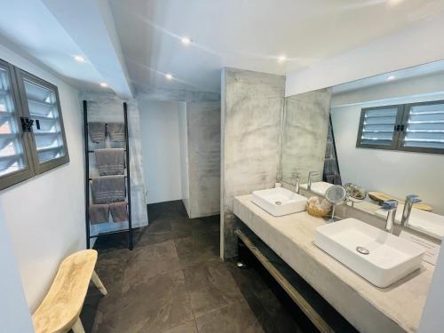 Ένα μπάνιο στο Villa Manonjul